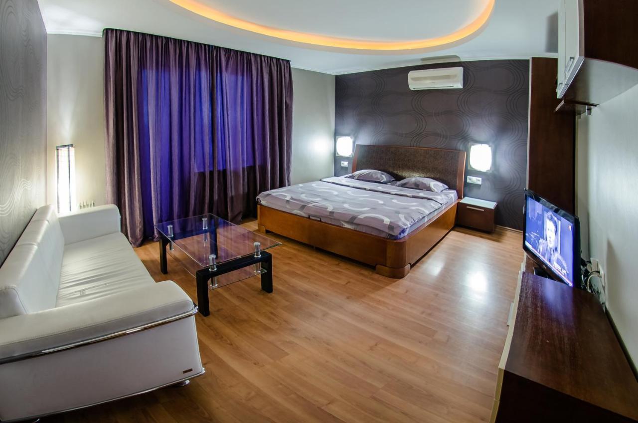Hotrent Pechersk Lesy 20/22 *